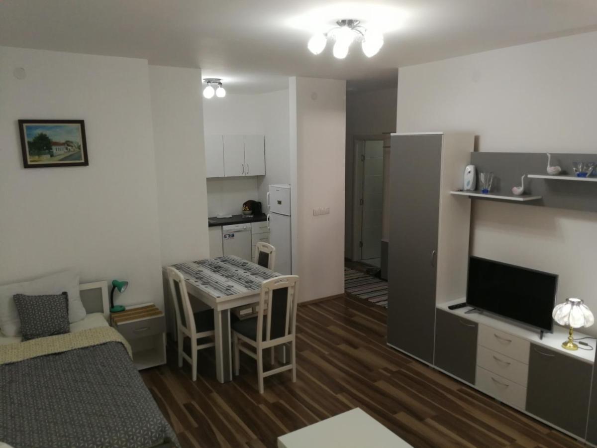Adam'S Apartment 2 Кладово Екстериор снимка