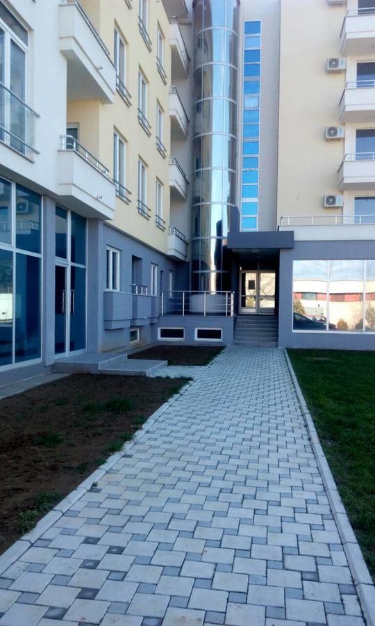 Adam'S Apartment 2 Кладово Екстериор снимка